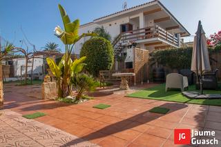 Xalet a Carrer del berguedà 6. Chalet con dos viviendas independientes.