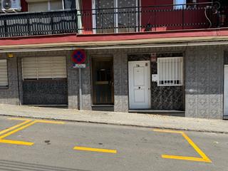 Etagenwohnung in Carrer roger de llria 72. Se vende vivienda alquilada en primera planta en el barrio de ce