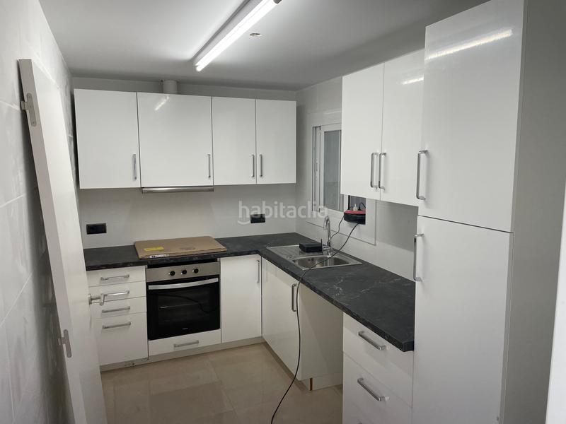 Foto 2fc37d8a-b1ea-4bba-8833-c02243a34c48. Alquiler piso vivienda amplia con vistas al pueblo y al mar de 4 habitaciones 2 amplios balcones.. en Canet de Mar