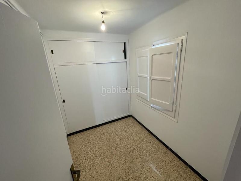 Foto 91c63446-c611-4108-979e-b080023b666e. Alquiler piso vivienda amplia con vistas al pueblo y al mar de 4 habitaciones 2 amplios balcones.. en Canet de Mar