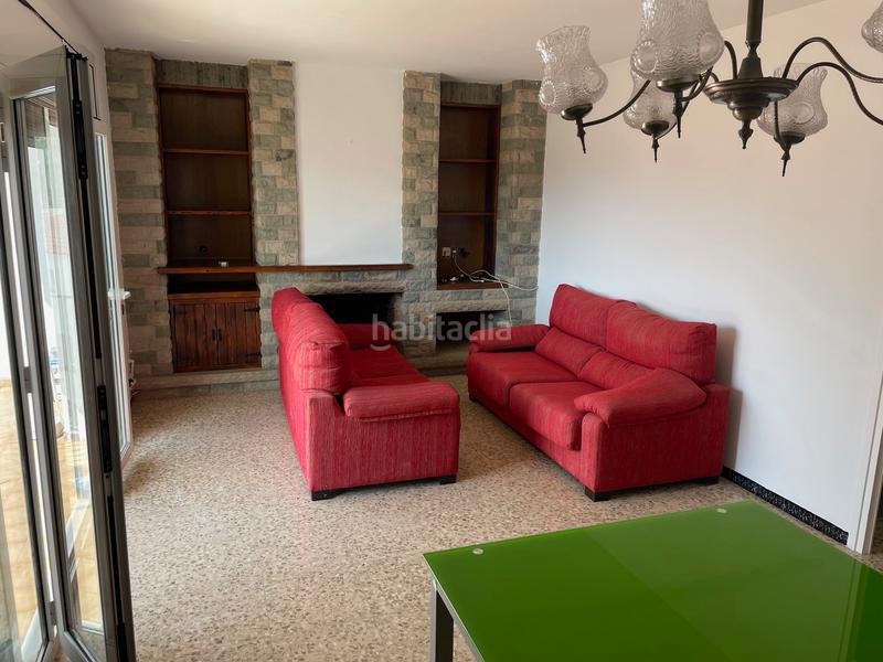 Foto e1084709-61c2-400a-8261-ebc74735c59a. Alquiler piso vivienda amplia con vistas al pueblo y al mar de 4 habitaciones 2 amplios balcones.. en Canet de Mar