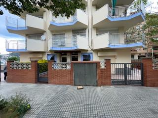 Local commercial à Malgrat de Mar. Dos locales en venta