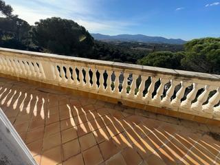Xalet a Carrer tierno galván 20. Casa unifamiliar tipo chalet con vistas a la montaña en urbaniza