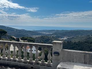 Chalet à Sant Cebrià de Vallalta. Espectacular chalet con vistas al mar con gran piscina doble par