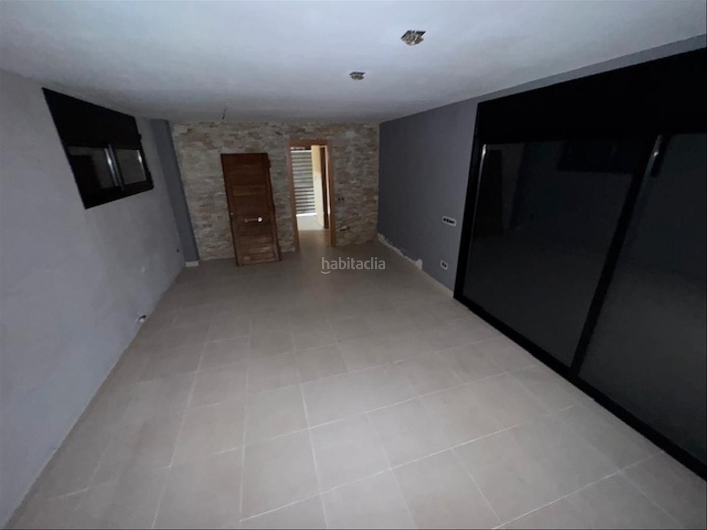 Chalet con piscina y amplias terrazas con gran garaje entre cala Blanes