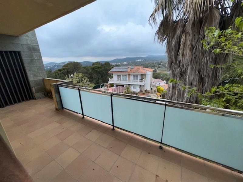 Foto 3b9213d2-9881-446a-ba5f-bf97e49966b1. Chalet  con piscina y amplias terrazas con gran garaje entre cala sant francesc y cala santa cristina en Blanes