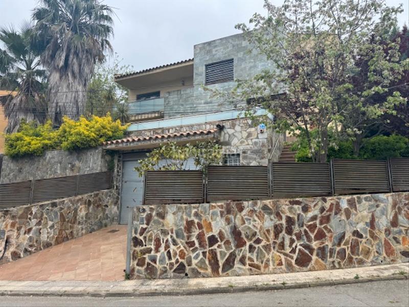 Foto f867c5e0-e9ab-4aa4-a710-a275d2f09572. Chalet  con piscina y amplias terrazas con gran garaje entre cala sant francesc y cala santa cristina en Blanes