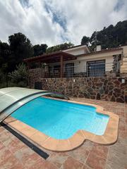 Xalet a Palafolls. Casa chalet  en planta con vistas al mar gran zona de piscina ba