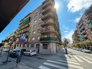 Pis a Rocafonda. Piso en zona rocafonda mataró zona este con 3 habitaciones y un