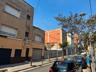 Wohngrundstück in Carrer de marià benlliure 25. Solar plano con derribo hecho preparado para construir.un pequeñ