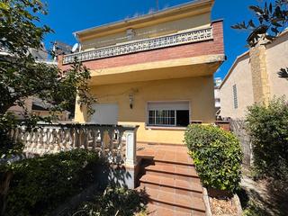 Chalet  Carrer bulnes. Casa tipo chalet unifamiliar independiente en muy buena zona con