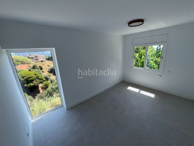 Foto bc4f0d40-e9ab-4b40-88b8-063157592e50. Xalet amb xemeneia aparcament piscina a Urbanitzacions Sant Pol de Mar