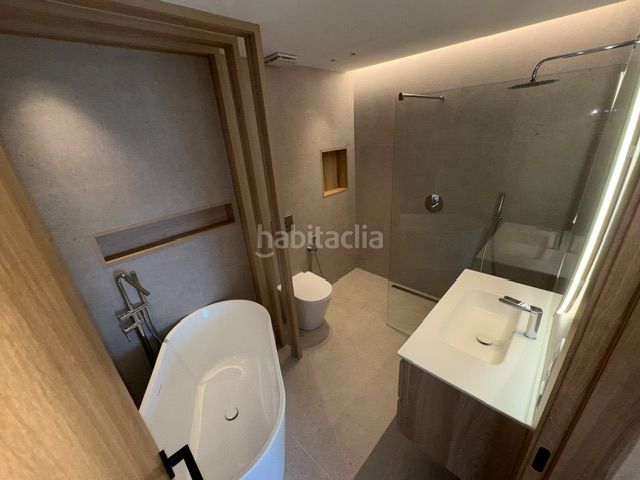 Foto fa09dfba-d195-49b5-ba12-4fe1294a7d49. Xalet amb xemeneia aparcament piscina a Urbanitzacions Sant Pol de Mar