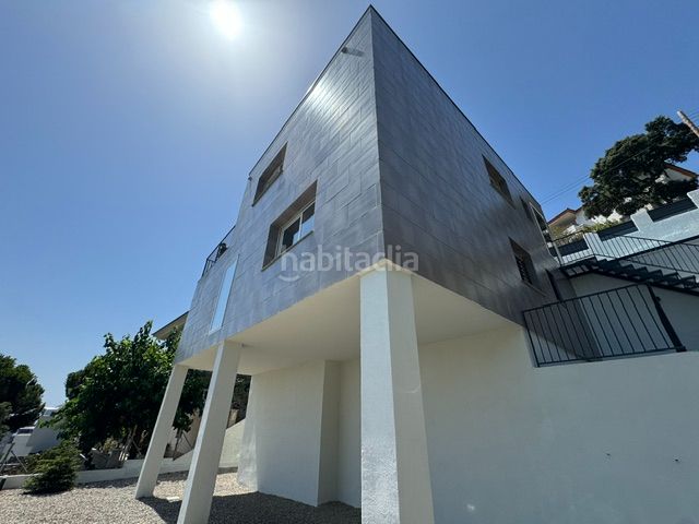 Foto fc23e321-2a74-4aa5-b3fa-092636952601. Xalet amb xemeneia aparcament piscina a Urbanitzacions Sant Pol de Mar
