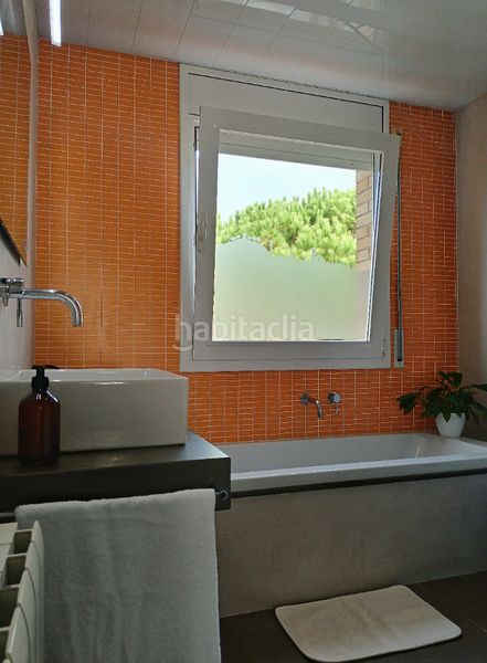 Foto f566de0e-71dc-4520-b89a-2037d7c5d088. Casa adossada amb calefacció aparcament a Malgrat de Mar