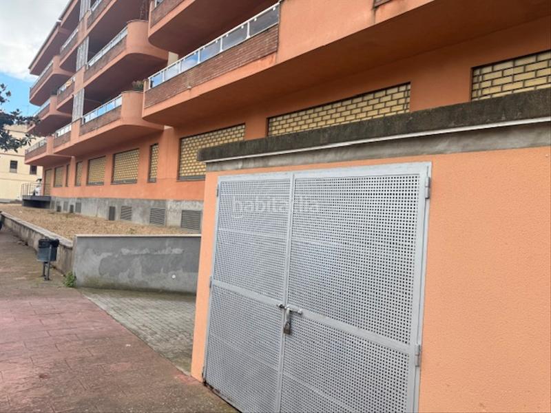 Foto 4e5bc1e8-4cc9-432f-bd70-77dddad89a8b. Local comercial en carrer puig gros 1 local puerta 2 comercial diáfano delante la carretera de llagostera . en Tossa de Mar