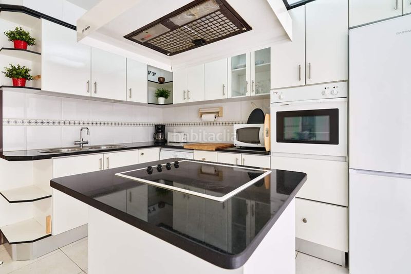 Foto 3a4d40a8-fffe-4817-ae62-6a334b971d07. Casa adossada amb calefacció piscina a Calella