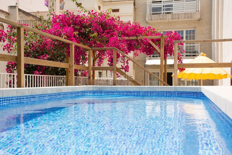 Foto 44646fcf-4169-4e1c-8c9d-f5dbed8cae1c. Casa adossada amb calefacció piscina a Calella