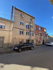 Reihenhaus in Sant Hilari Sacalm. Casa de pueblo de tres plantas en el pueblo zona muy tranquila a