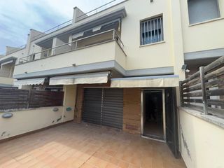 Reihenhaus in El Balís. Casa apareda en llavaneres platja con piscina comunitaria delant