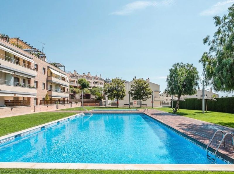 Foto 42e799c5-751d-4615-b09e-82671f69eac1. Casa adossada amb calefacció aparcament piscina a Sant Andreu de Llavaneres