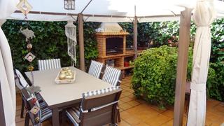 Casa  Sant jordi. Casa muy bien conservada con jardín y garaje en campllong,