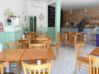 Local Comercial  Saragossa. Local comercial actualmente en funcionamiento como cafetería.