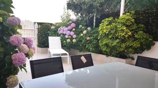 Casa  Girasol. Casa adosada situada en un entorno muy tranquilo y cerca de la p