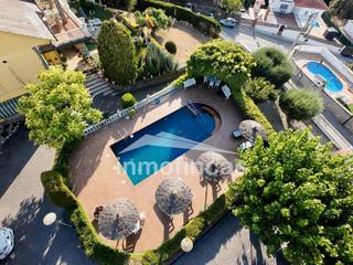 Maison  Carrer d'ausiàs march. Magnífica casa situada en lliçà damunt, parcela de 1800 m2.