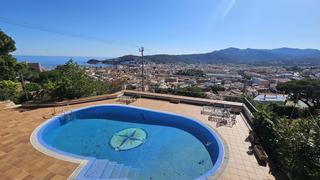 Casa  Calle mestre d`aixa. Casa en un entorno tranquilo con espectaculares vistas al pueblo