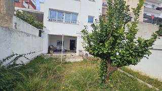 Dúplex  Carrer del canigó. Vivienda tipo dúplex con 2 pisos independientes.