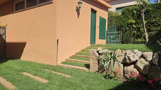 Casa adosada  Carrer del vigatà. Casa adosada en la urbanización les penyes, garaje cerrado y zon