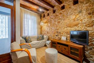 Casa  Calle d'àngel guimerà. Casa con un encanto especial, en pleno centro de sant feliu, tot