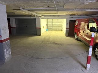 Aparcament cotxe  Avenida de juli garreta. Parking doble en venta en pleno centro de platja daro.