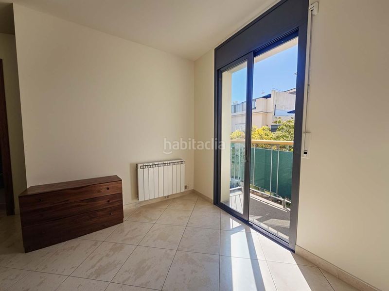Foto bf9a4709-6df0-4a31-94f2-5dca7cd4dee9. Pis amb calefacció aparcament a Eixample Sant Feliu de Guíxols
