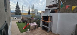 Casa aparellada a Manlleu. Casa a 3 vientos en venta zona de gracia de manlleu