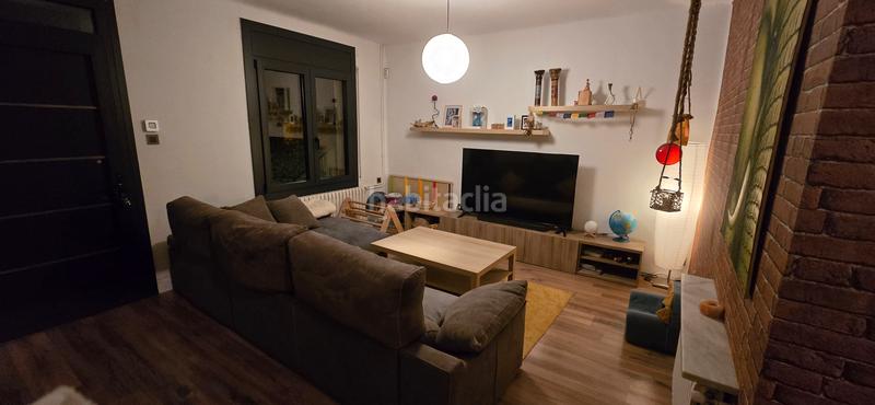 Foto 573c78ed-0596-4d53-8869-89d7f4cd8f41. Casa pareada casa a 3 vientos en venta zona de gracia en Manlleu