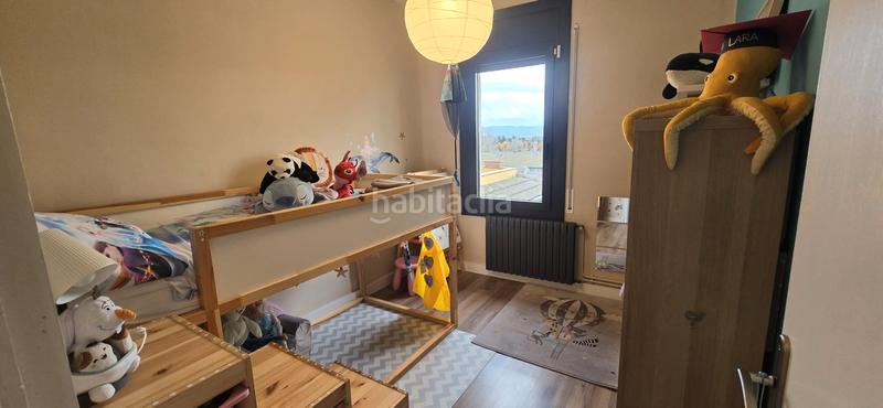 Foto b2e54a05-8d59-4604-b284-d3ea517fcce0. Casa pareada casa a 3 vientos en venta zona de gracia en Manlleu