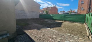 Terreny residencial a Carrer de torrent i garriga 113. Terreno de 240m2 en manlleu apto para edificación de 2 casas o p
