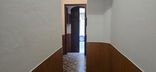 Casa adosada en Manlleu. Casa en venta con dos viviendas independientes en manlleu