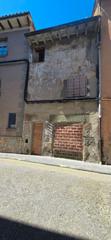 Casa adosada en Carrer torelló 21. Casa para ehabilitar en venta a manlleu