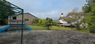 Masía en Lluçà. Casa con jarin i piscina sola en venta con nave industrial sup 2