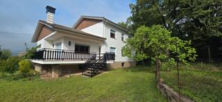 Country house in Llu. Casa con jarin i piscina sola en venta con nave industrial sup 2