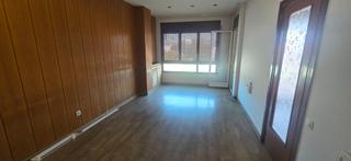 Flat in Manlleu. Manlleu piso de 4 hab con ascensor i pk  en venta