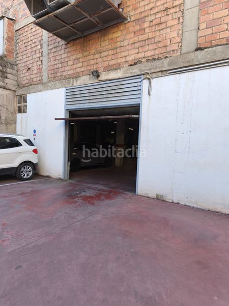 Foto b2bf11ae-f4a2-48cb-8d1e-9f80451e7527. Aparcament cotxe a Manlleu