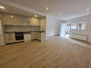 Appartamento in Caputxins-Ambulatori. Vic piso nuevo renovado en venta