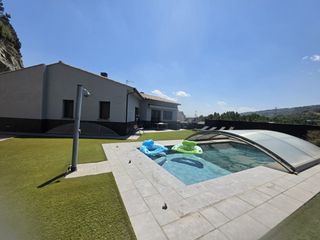 Chalet en Masies de Voltregà (Les). Masies de voltrega (vinyoles) xalet semi-nuevoen venta de 450m2