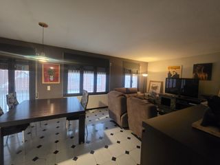 Flat in Manlleu. Piso de 4 habitaciones muy bien situado i soleado
