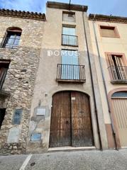 Casa  Comte tallaferro. Casa para reformar en el centro de besalú