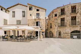 Casa  Prat de sant pere. Casa con restaurante en funcionamiento en el corazón de besalú